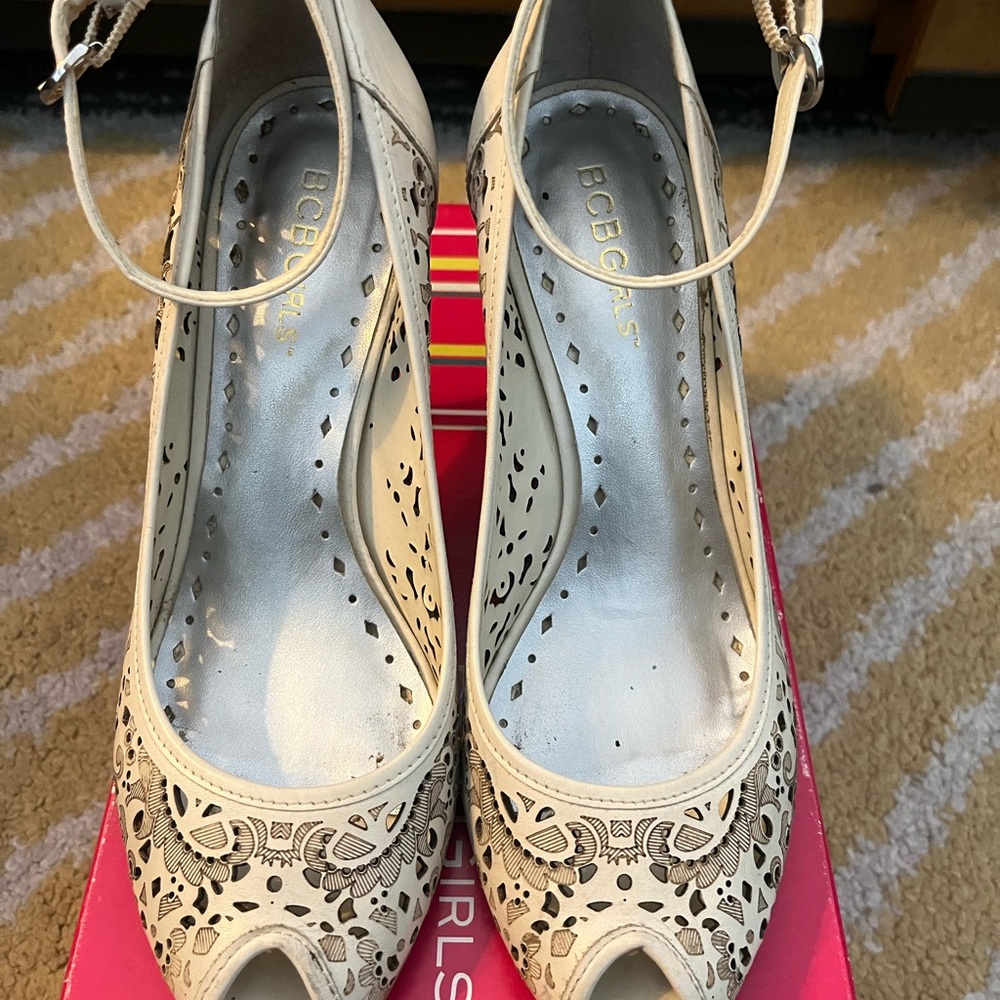 BOC Women's Beige Peep Toe Heels